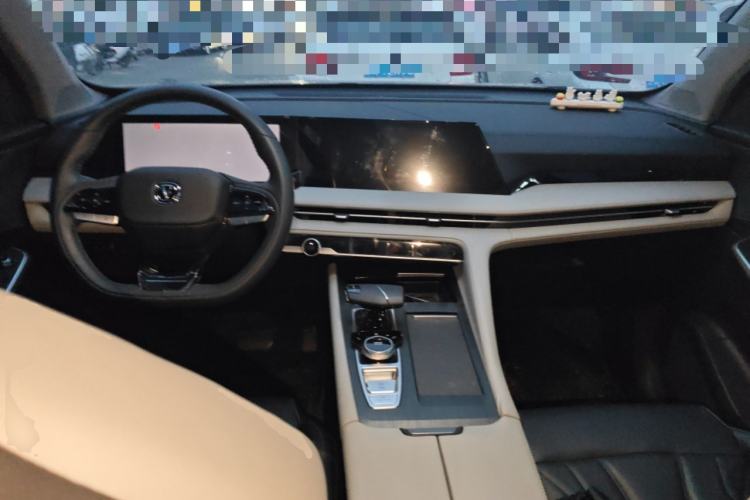 Used CHANGAN CS75 PLUS 2024 3rd Generation Champion Edition 1.5T Intelligent Drive Dynamic Model Center Console