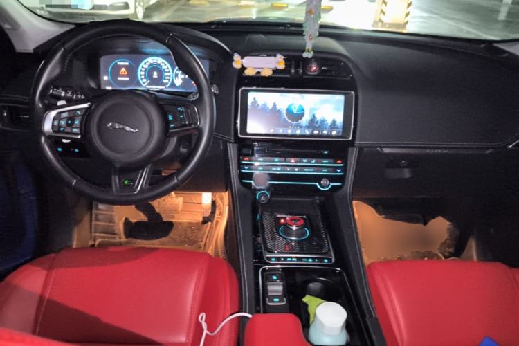 Used Jaguar F-PACE 2018 Restyled 2.0T All-Wheel-Drive R-Sport Sport Edition Center Console