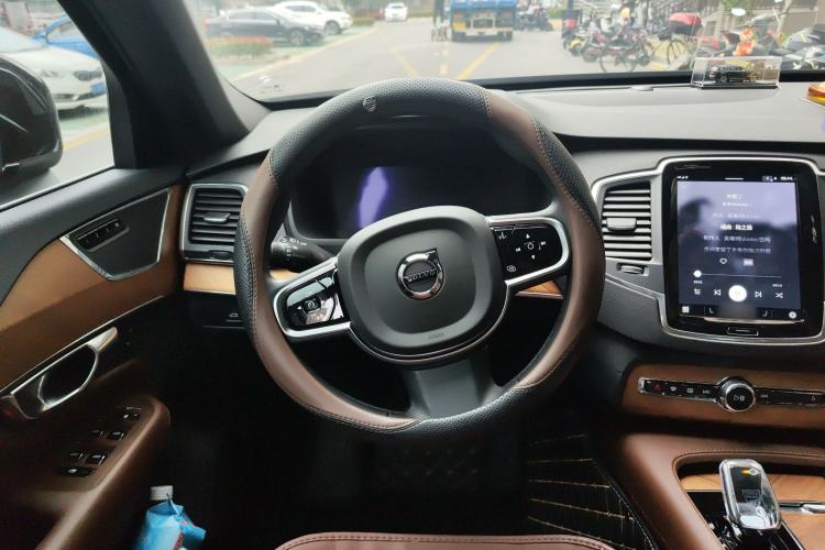 Used Volvo XC90 2025 B5 SmartDrive Luxury Edition 7-Seater Steering Wheel