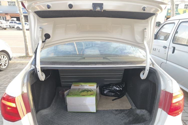 Used Volkswagen Jetta 2015 1.6L Manual Comfort Model Trunk