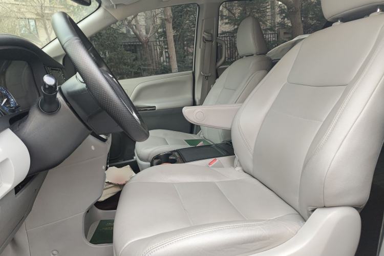 Used Toyota SIENNA  Left Front Seat