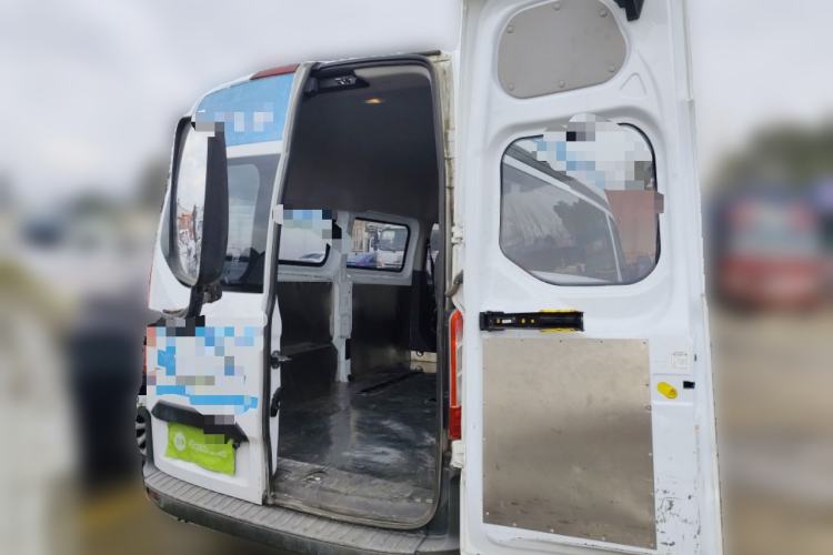 Used Ford Transit 2017 2.0T Diesel Multi-Purpose Commercial Vehicle Mid-Drive Mid-Roof China IV Standard
