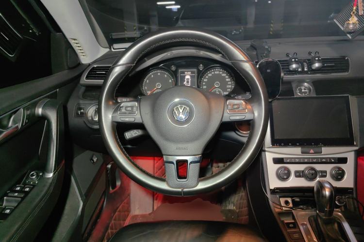 Used Volkswagen Magotan 2015 1.8TSI Prestige Model Steering Wheel