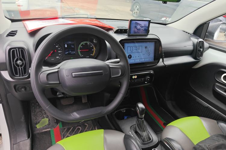 Used Roewe Clever 2021 302 km New Four-Seater Super-Efficient Version Center Console