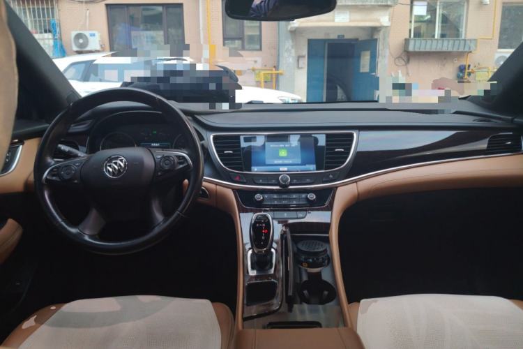 Used Buick LaCrosse 2018 28T Elite Edition Center Console
