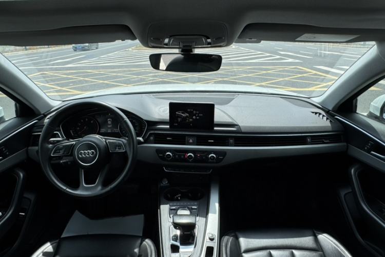 Used Audi A4L 2018 30th Anniversary Edition 40 TFSI Trendy Model Steering Wheel