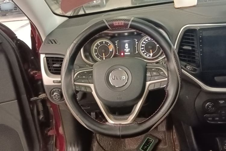 Used Jeep Cherokee 2017 2.4L Leading Edition
