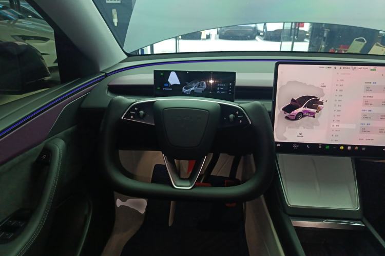 Used Tesla Model Y 2025 Long-Range All-Wheel-Drive Version Steering Wheel