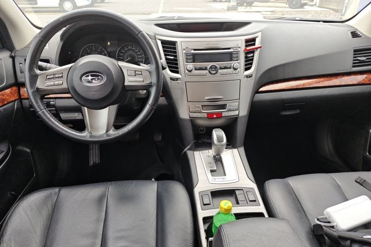 Used Subaru Outback 2010 2.5i Luxury Edition Center Console