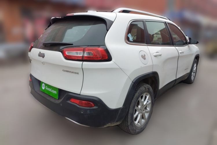 Used Jeep Cherokee 2017 2.0L Superior Edition
