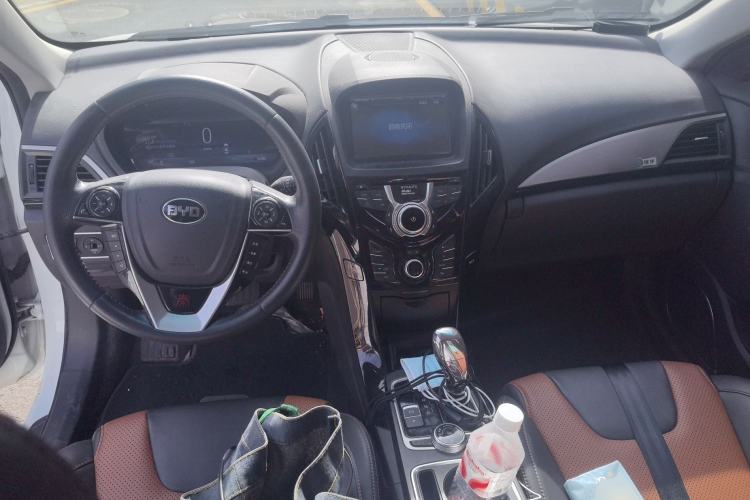 Used BYD Qin New Energy 2016 Qin EV300 Prestige Model Center Console