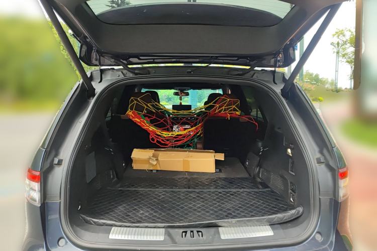 Used Lincoln Aviator 2020 3.0T V6 All-Wheel Drive Executive Version Trunk