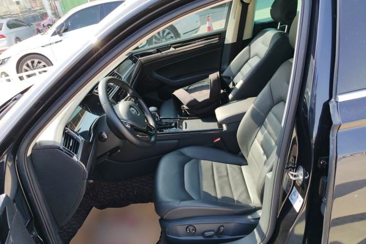 Used Volkswagen Phideon 2019 380TSI Two-Wheel Drive Business Edition China VI Standard
