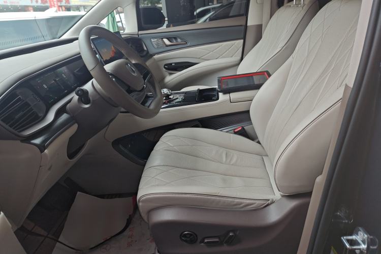 Used Denza D9 2022 DM-i 970 Four-Wheel Drive Prestige Model
