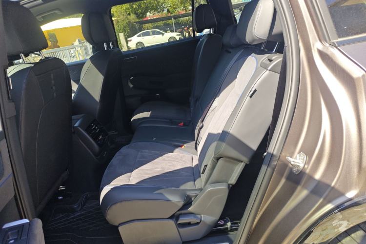 Used Volkswagen Teramont 2025 Tiguan Pro 450TSI Four-Wheel Drive Summit Edition Left Rear Seat