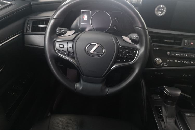 Used Lexus ES 2021 300h Deluxe Edition