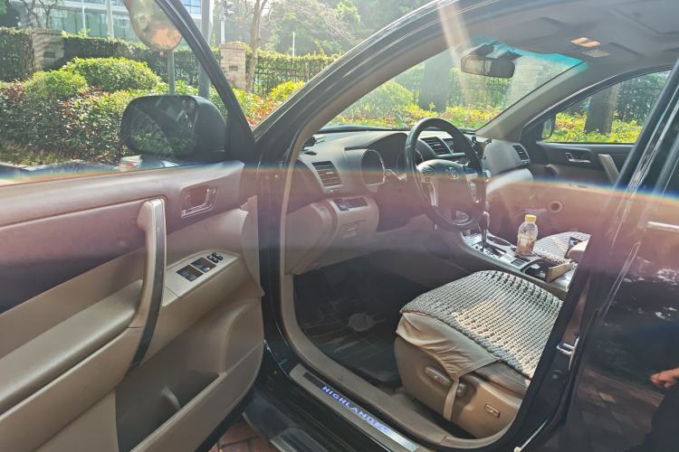 Used Toyota Highlander 2012 2.7L Two-Wheel Drive 7-Seater Luxury Edition
