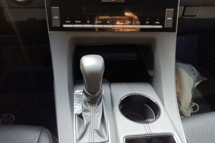 Used Toyota Avalon 2019 2.0L XLE Premium Edition China VI