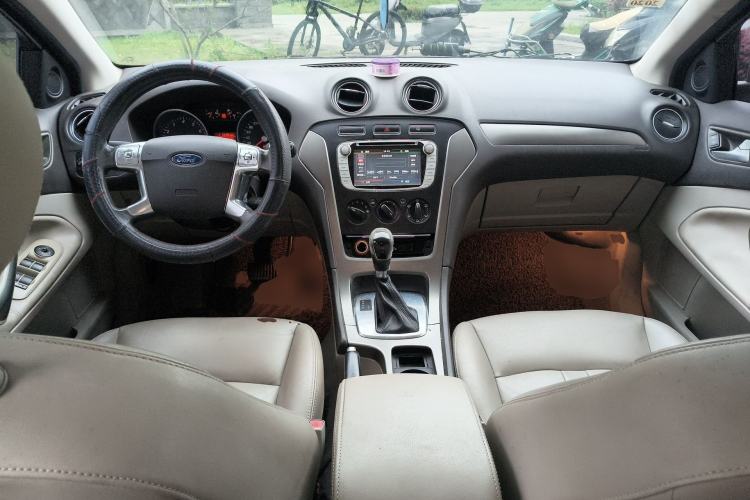 Used Ford Mondeo 2013 2.3L Fashion Edition Center Console