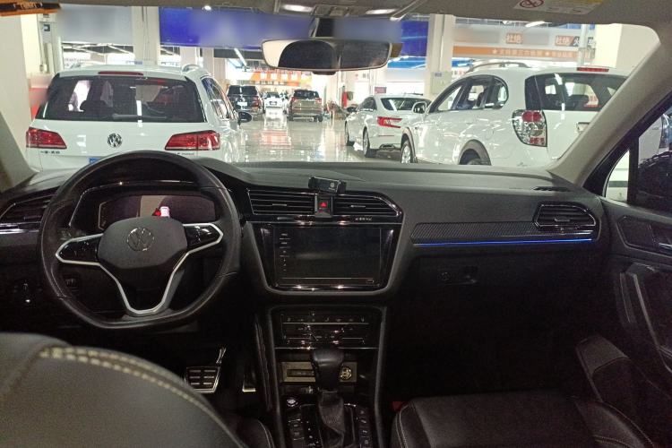 Used Volkswagen Tiguan L 2019 Revised 330TSI Automatic Two-Wheel Drive Smart & Luxury Edition China VI Standard Center Console