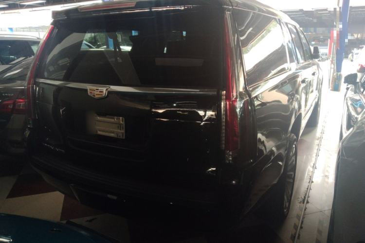 Used Cadillac Escalade 2017 6.2L ESV Platinum Edition Extended Model
