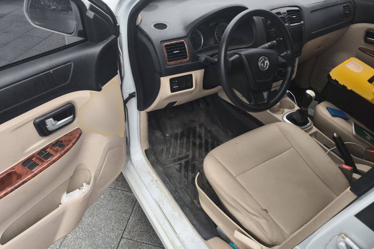 Used Dongfeng Fengon 2013 1.5L Manual Deluxe Model DK15 Driver Seat