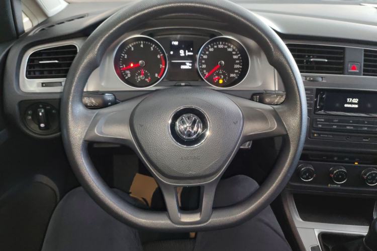 Used Volkswagen Golf 2016 1.6L Manual Fashion Edition
