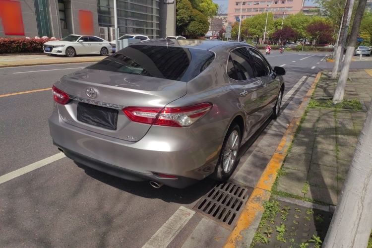 Used Toyota Camry 2021 2.0G Luxury Edition
