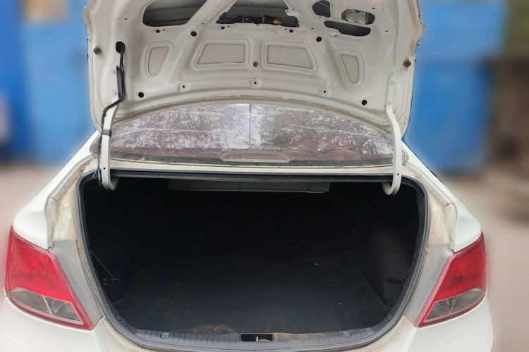 Used Hyundai Verna (older generation) 2014 1.4L Manual Smart GLS Trim Trunk