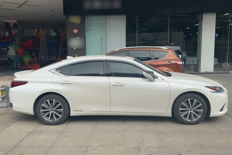 Used Lexus ES 2018 300h Premier Edition China VI Standard
