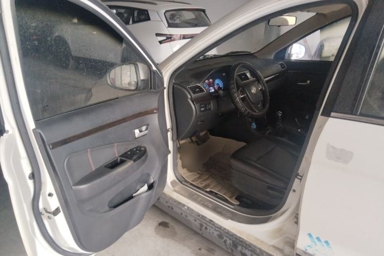 Used Dongfeng Fengon 370 2016 1.5L Manual Luxury Version SFG15-02 7 Seats
