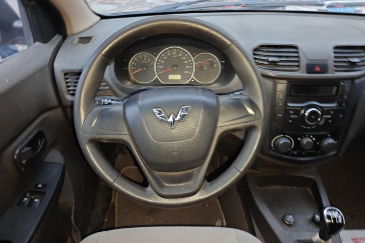 Used Wuling Hongguang 2015 1.5L S Base Model China IV Steering Wheel