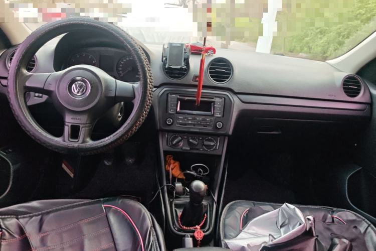 Used Volkswagen Jetta 2015 Value Edition 1.6L Manual Fashionable Style Center Console