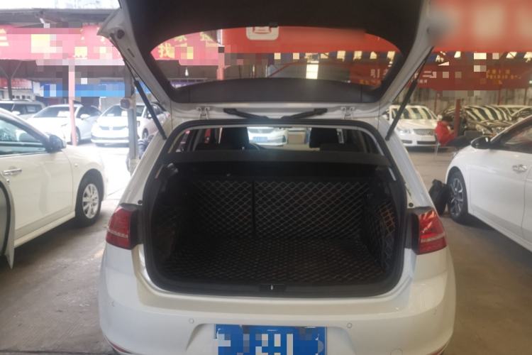 Used Volkswagen Golf 2016 1.6L Automatic Fashion Model Trunk