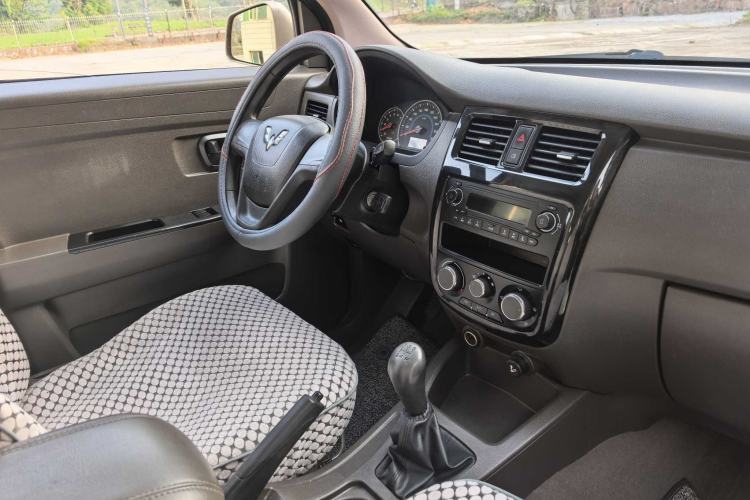 Used Wuling Rongguang V 2016 1.2L Standard Version
