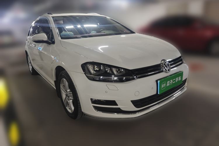 Used Volkswagen Golf 2014 1.4TSI Luxury Travel Edition Front Right 45 Deg