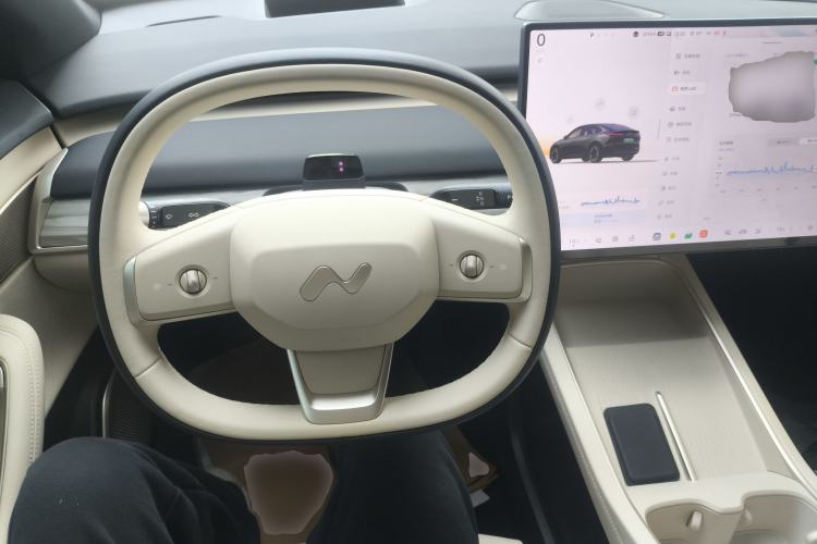 Used ONVO L60 2025 Model—60 kWh Rear-Wheel-Drive Version Center Console