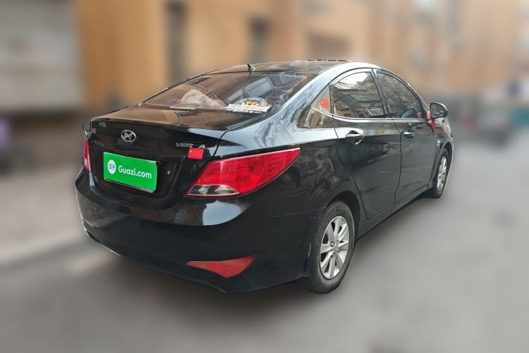 Used Hyundai Verna (older generation) 2014 1.4L Manual Smart GLS Trim Rear Right 45 Deg