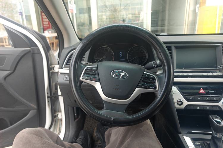 Used Hyundai Elantra (6th Generation / Lingdong) 2016 1.6L Automatic ZhiXuan · Luxury Version Steering Wheel