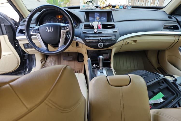 Used Honda Crosstour 2012 2.4L Luxury Edition Center Console