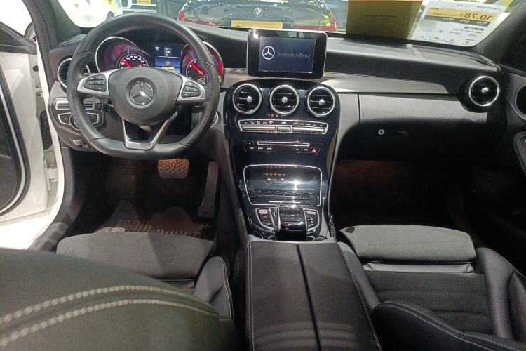 Used Mercedes-Benz C-Class 2018 C 200 Sport Edition Center Console
