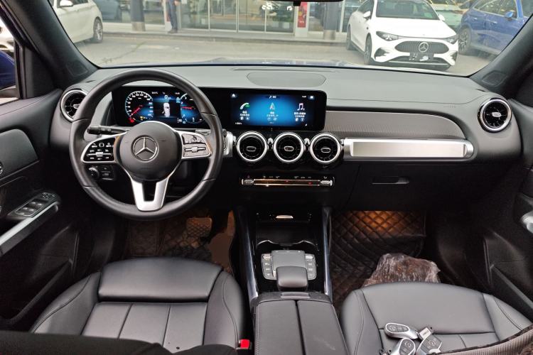 Used Mercedes-Benz GLB 2023 Refreshed GLB 200 Dynamic Edition Center Console