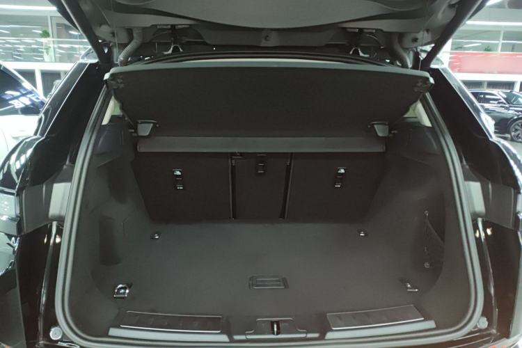 Used Land Rover Range Evoque 2021 Range Rover L 249 PS R-Dynamic SE Luxury Edition Trunk