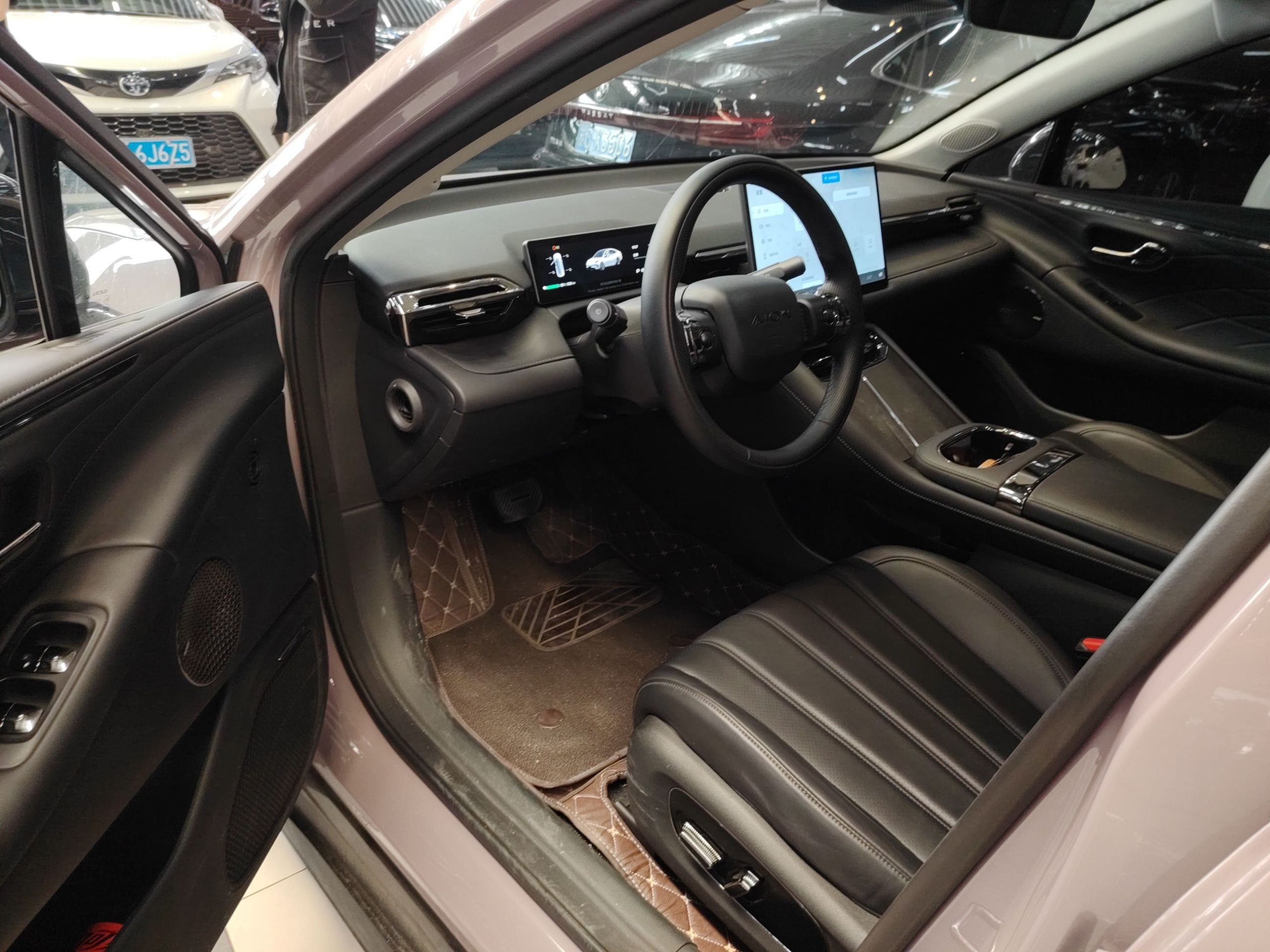 Переднее сиденье в автомобиле