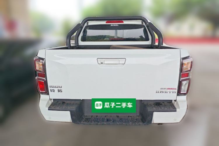 Used Isuzu D-MAX 2023 2.5T Manual 4x4 Diesel Flagship Version Standard Wheelbase Rear