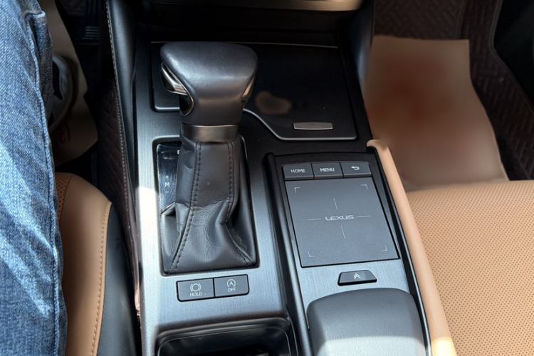 Used Lexus ES 2021 200 Excellence Edition Interior 4