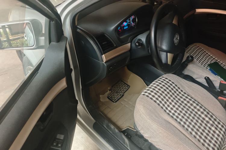 Used FAW Weizhi V5 2012 1.5L Manual Entry-Level Trim
