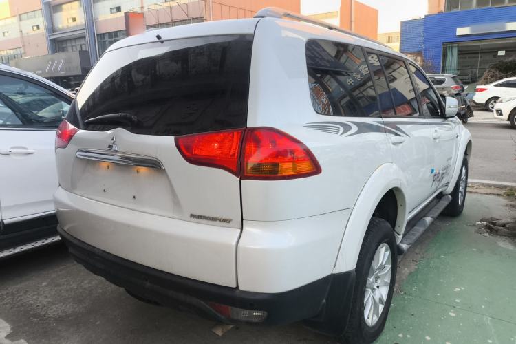 Used Mitsubishi Pajero Sport 2013 2.4L Manual Two-Wheel Drive Comfort Edition Exterior 5