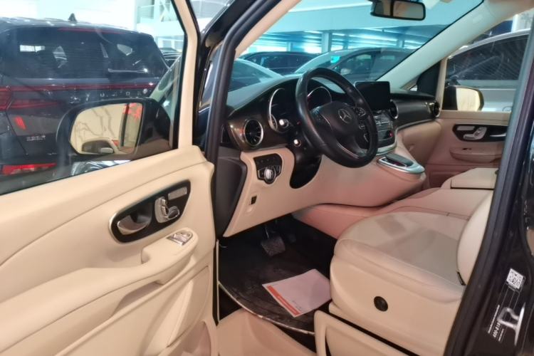 Used Mercedes-Benz V-Class 2021 V 260 Avantgarde Edition Driver Seat