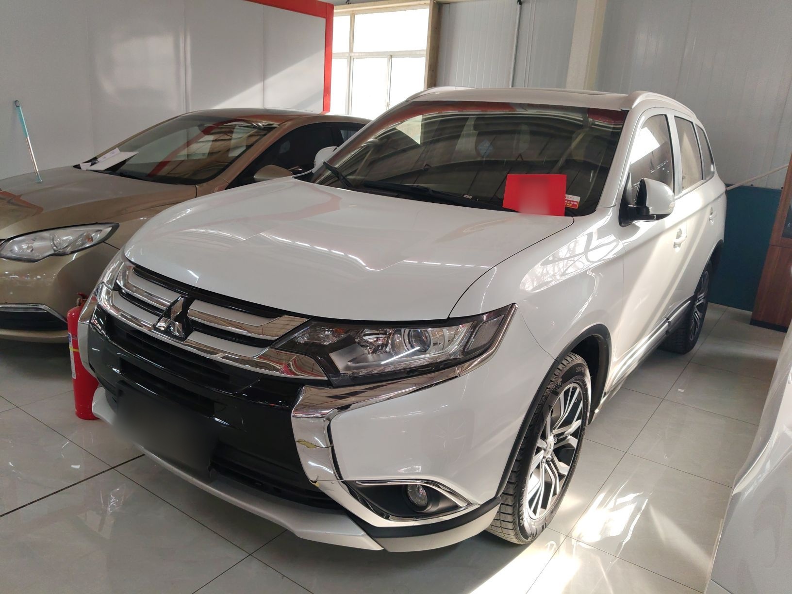 Под передней частью автомобиля